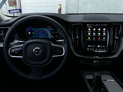 Used 2025 Volvo XC60 B5 Plus w/ Protection Package Premier image 14