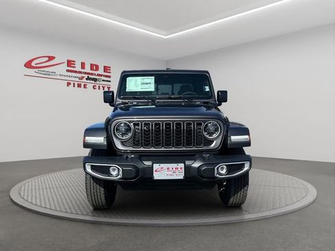 New 2026 Jeep Gladiator Sport AWD/4WD image 8