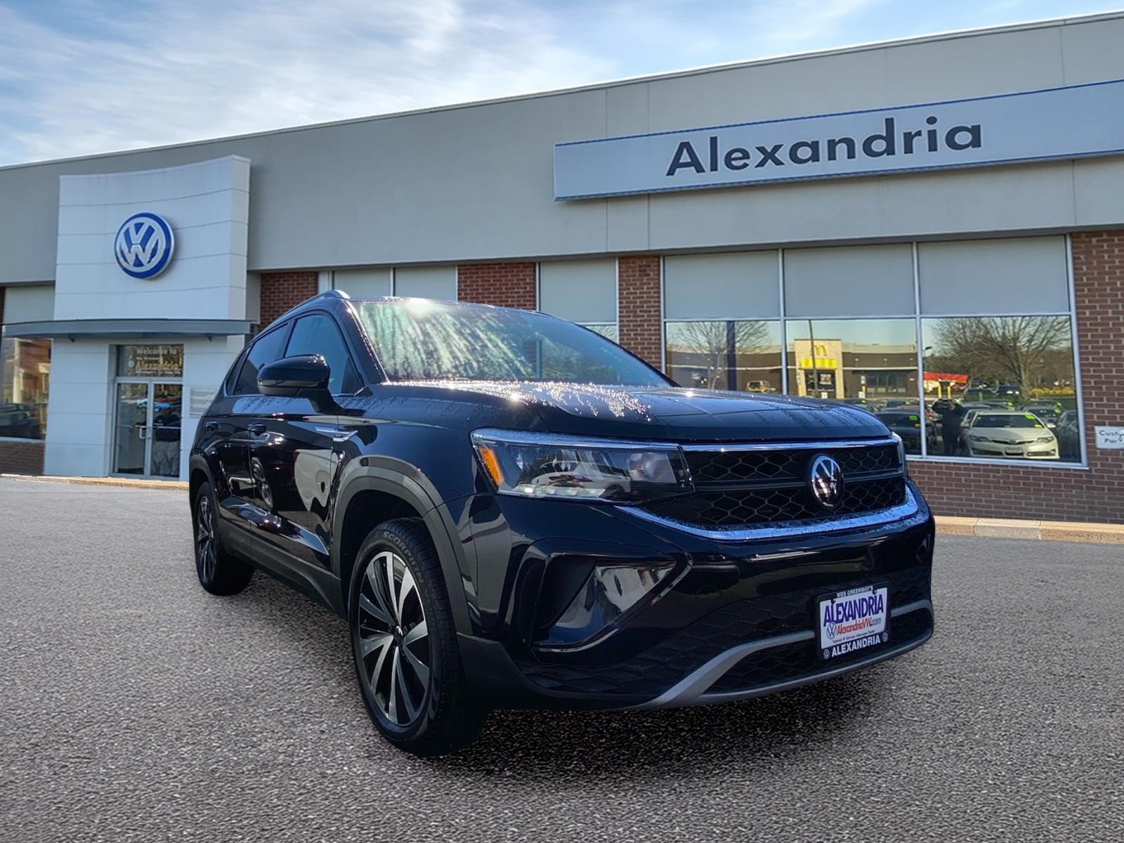 Certified 2023 Volkswagen Taos SE AWD/4WD image 1