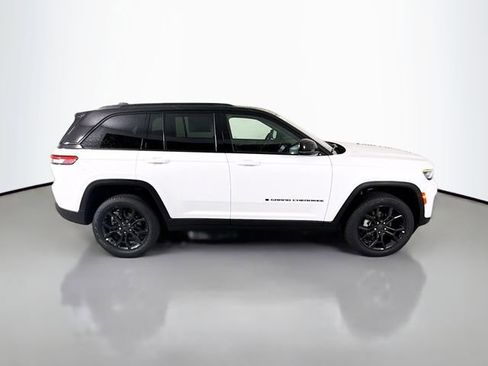 New 2025 Jeep Grand Cherokee Limited image 8