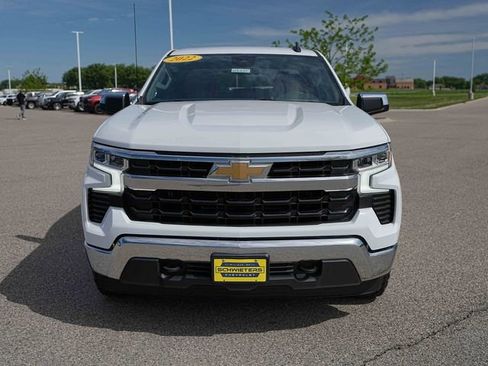 Used 2022 Chevrolet Silverado 1500 LT AWD/4WD image 2