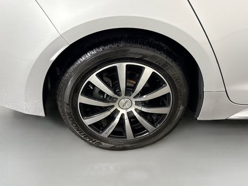 Used 2022 Toyota Corolla LE image 32