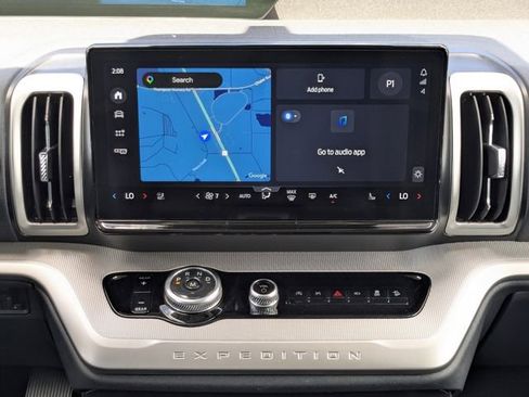 Used 2025 Ford Expedition Active AWD/4WD image 27