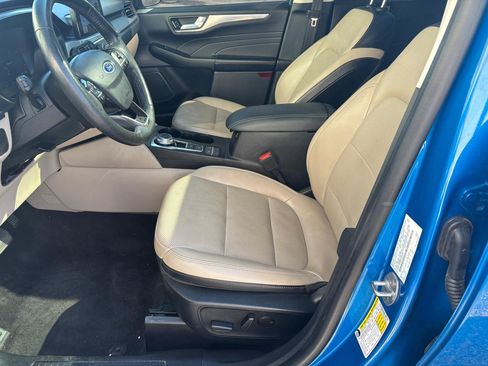 Used 2021 Ford Escape Titanium AWD/4WD image 5