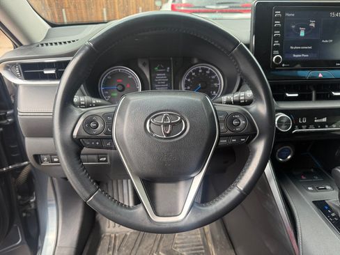 Used 2022 Toyota Venza LE AWD/4WD image 9
