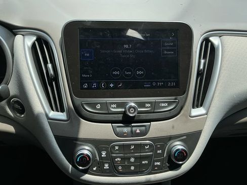 Used 2022 Chevrolet Malibu LT FWD image 21