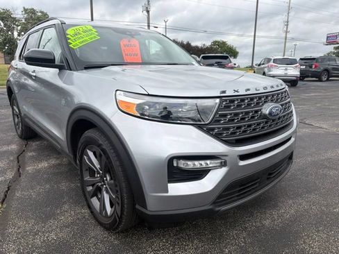 Used 2023 Ford Explorer XLT w/ Equipment Group 202A AWD/4WD image 8
