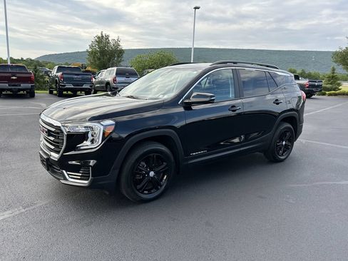 Used 2023 GMC Terrain SLE w/ Driver Convenience Package AWD/4WD image 3