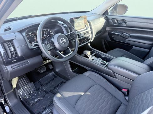 Used 2025 Nissan Pathfinder S image 22