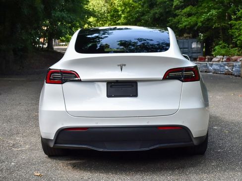 Used 2021 Tesla Model Y 2WD image 6