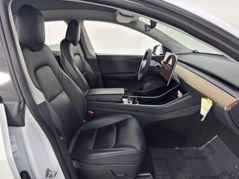 Used 2020 Tesla Model Y Long Range image 16