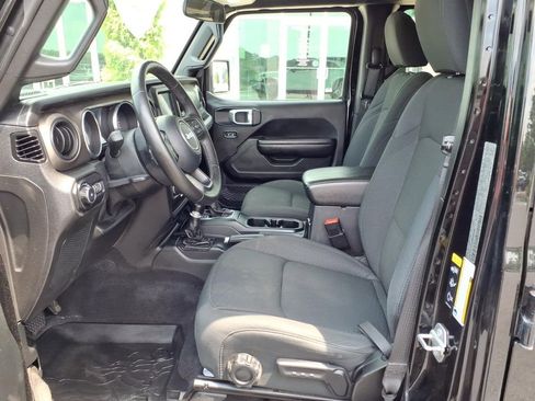 Used 2021 Jeep Wrangler Unlimited Sport AWD/4WD image 16