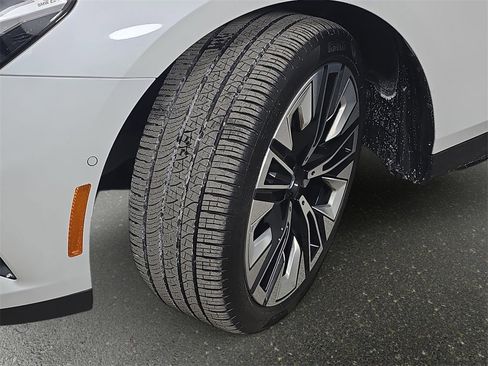 Used 2026 BMW 530i xDrive w/ Premium Package image 37