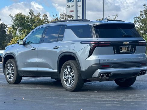 Used 2025 Chevrolet Traverse LT AWD/4WD image 6