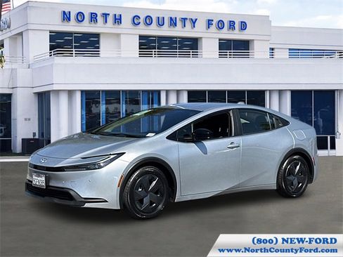 Used 2023 Toyota Prius LE image 1