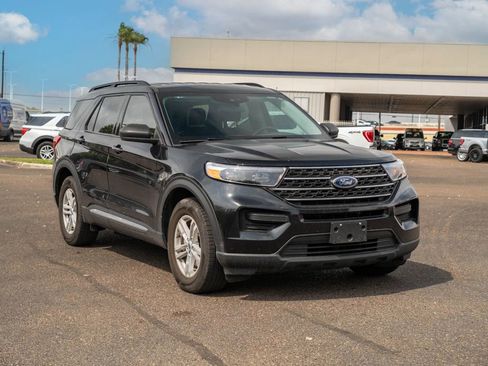 Used 2024 Ford Explorer XLT RWD image 1