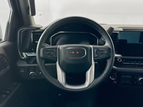 Used 2025 GMC Sierra 1500 Elevation image 17