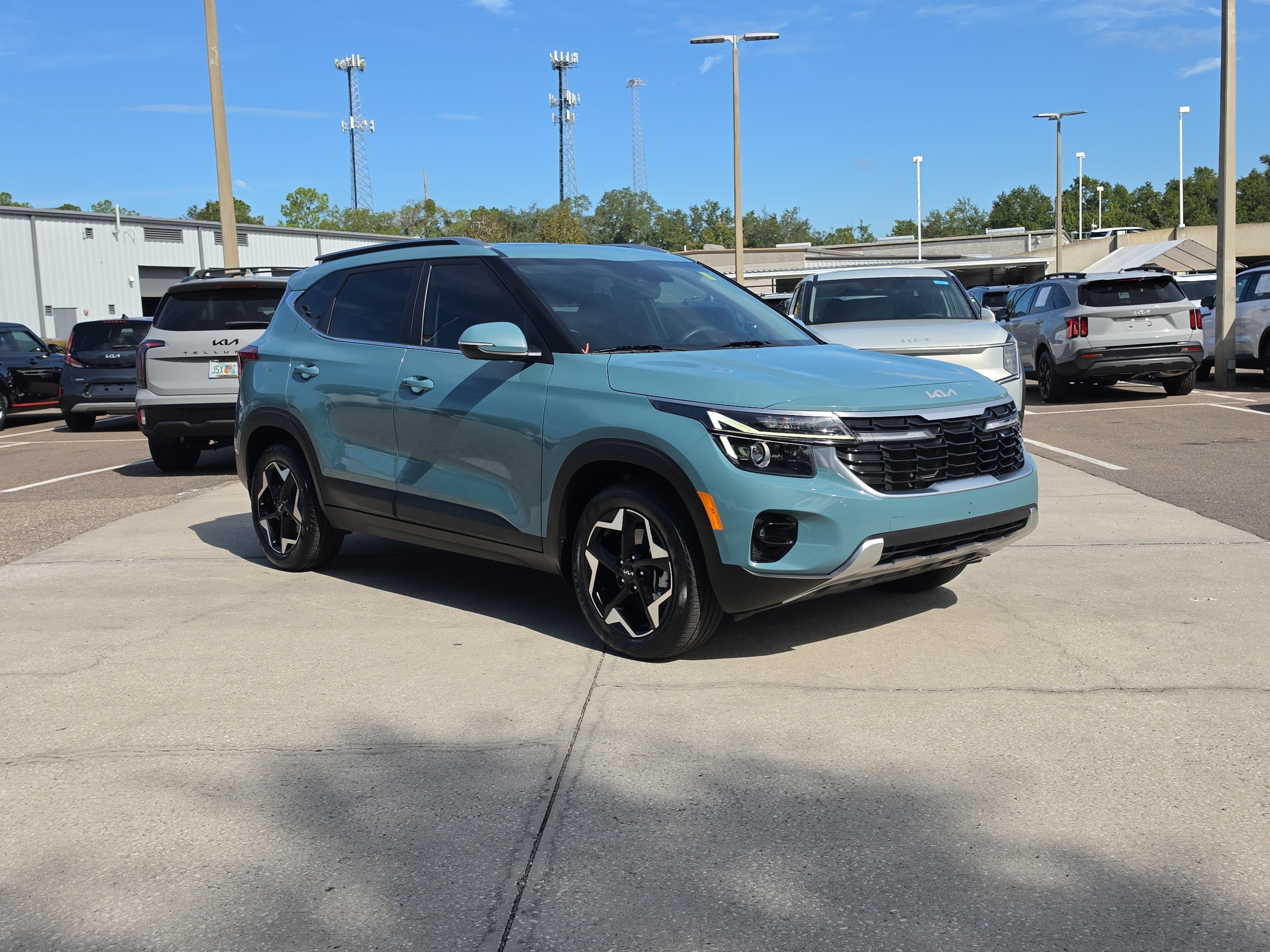 Certified 2024 Kia Seltos EX AWD/4WD image 2
