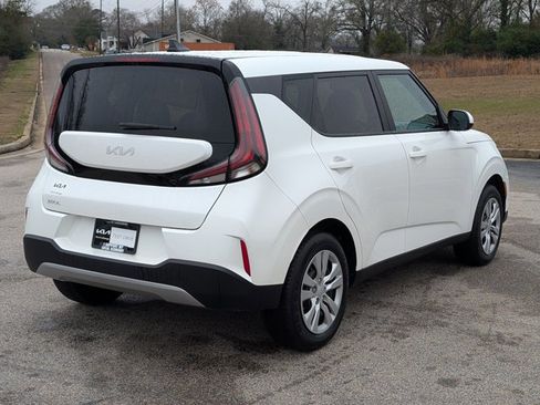 Used 2024 Kia Soul LX image 7