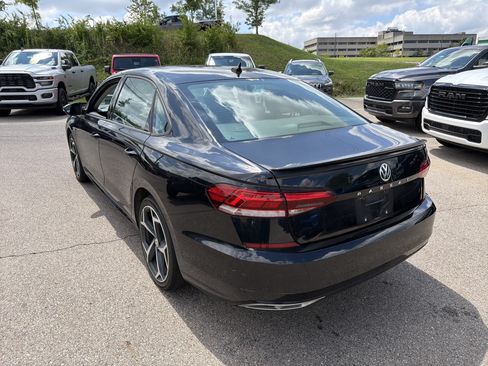 Used 2020 Volkswagen Passat 2.0T R-Line FWD image 9