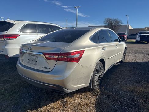 Used 2017 Toyota Avalon Touring image 4
