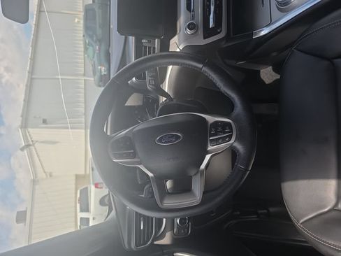 Used 2022 Ford Explorer XLT w/ Equipment Group 202A AWD/4WD image 12