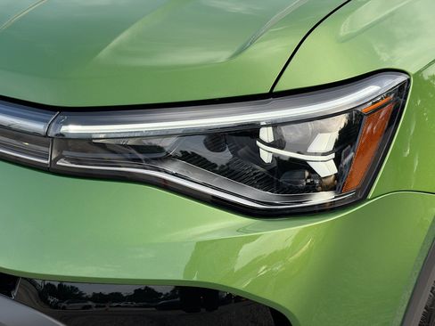 New 2026 Volkswagen Taos SE FWD image 9