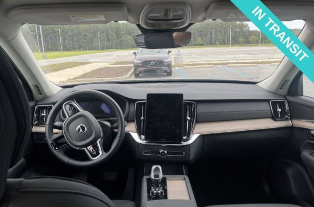 Used 2025 Volvo XC90 B5 Core AWD/4WD image 3