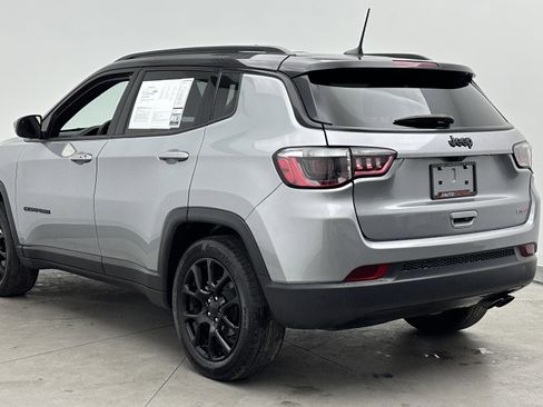 Used 2022 Jeep Compass Latitude FWD image 5