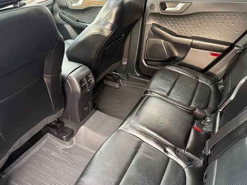 Used 2020 Ford Escape Titanium image 11