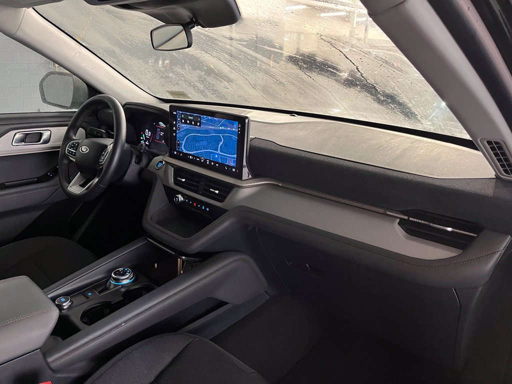 Used 2025 Ford Explorer Active RWD image 14