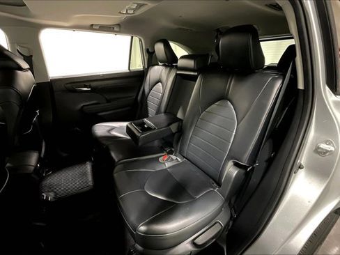 Used 2023 Toyota Highlander XLE AWD/4WD image 26