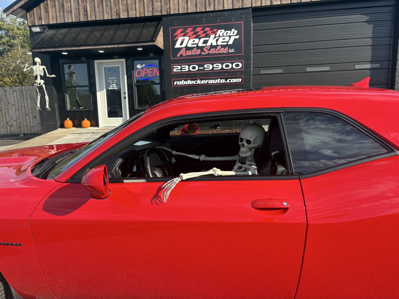 Used 2022 Dodge Challenger R/T w/ Plus Package RWD image 1