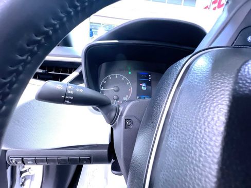 Used 2025 Toyota Corolla SE w/ Convenience Package FWD image 18