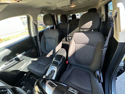 Used 2020 Dodge Journey SE w/ SE Popular Equipment Group image 19
