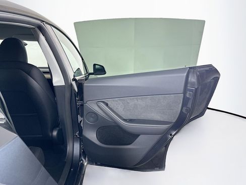 Used 2025 Tesla Model Y Long Range image 30