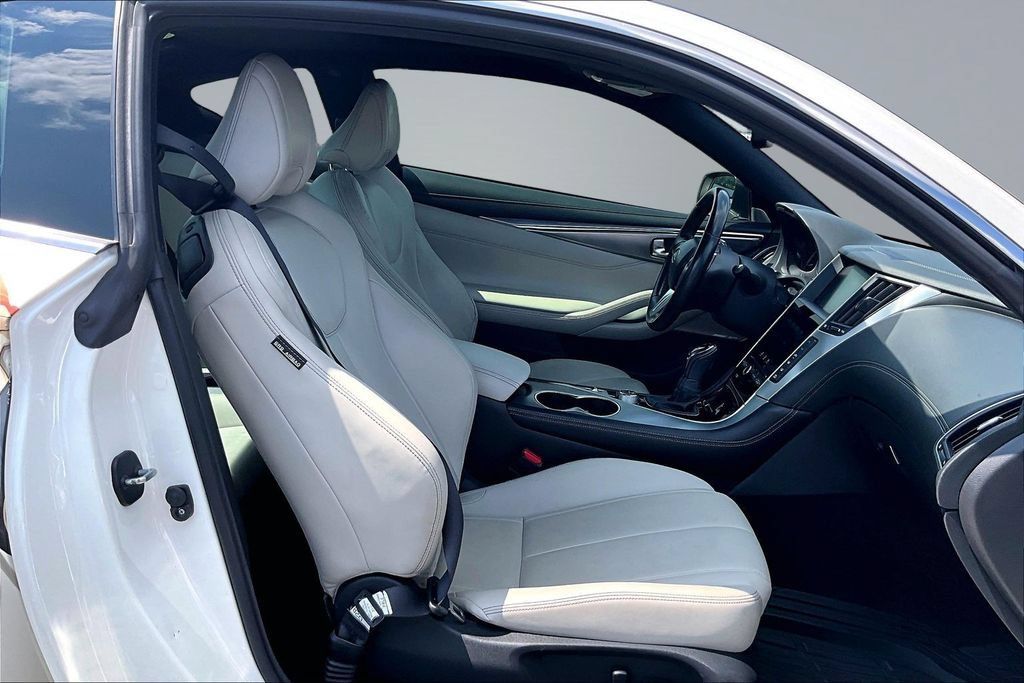 Used 2018 INFINITI Q60 3.0t Luxe RWD image 7