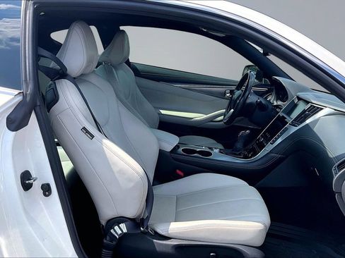 Used 2018 INFINITI Q60 3.0t Luxe RWD image 7