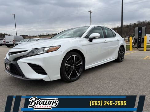 Used 2019 Toyota Camry XSE FWD image 1