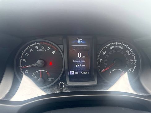 Used 2022 Toyota Tacoma SR w/ SR Convenience Package RWD image 15