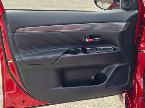 Used 2019 Mitsubishi Outlander SEL image 28