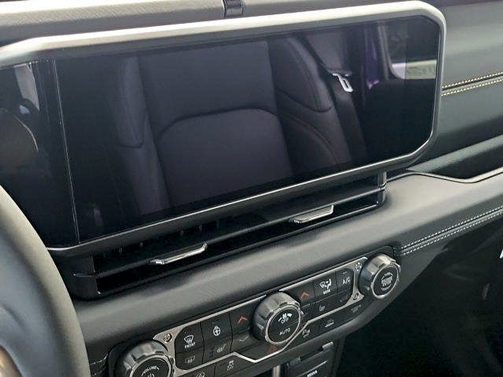 New 2026 Jeep Wrangler Unlimited Sahara AWD/4WD image 10