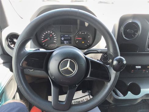 Used 2019 Mercedes-Benz Sprinter 2500 image 27