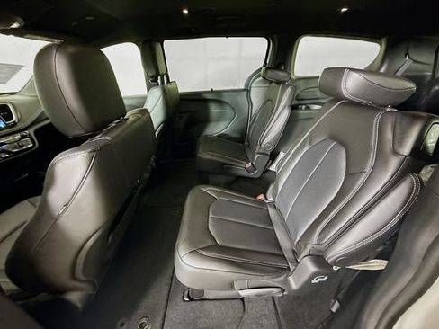 New 2026 Chrysler Pacifica Select w/ S Appearance Package FWD image 22