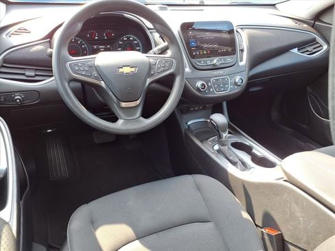 Used 2025 Chevrolet Malibu LT image 12