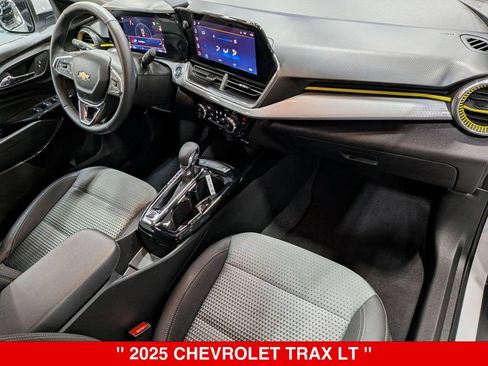 Used 2025 Chevrolet Trax LT w/ Driver Confidence Package FWD image 34