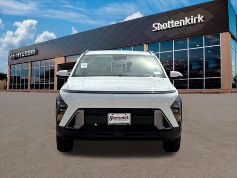 Certified 2025 Hyundai Kona SEL AWD/4WD image 2