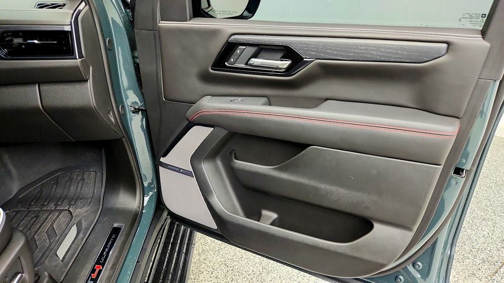 Used 2026 GMC Yukon AT4 Ultimate w/ LPO, Floor Liner Package AWD/4WD image 32