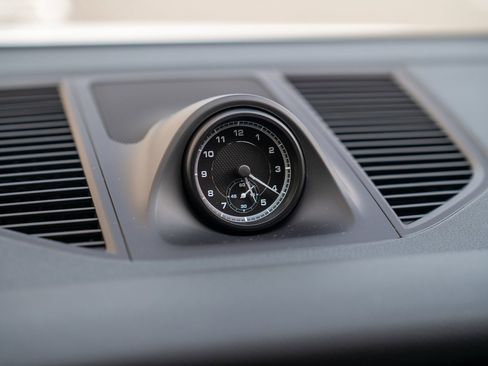 Used 2025 Porsche Macan image 16