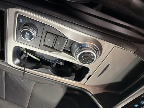 Used 2022 Ford Explorer XLT image 20